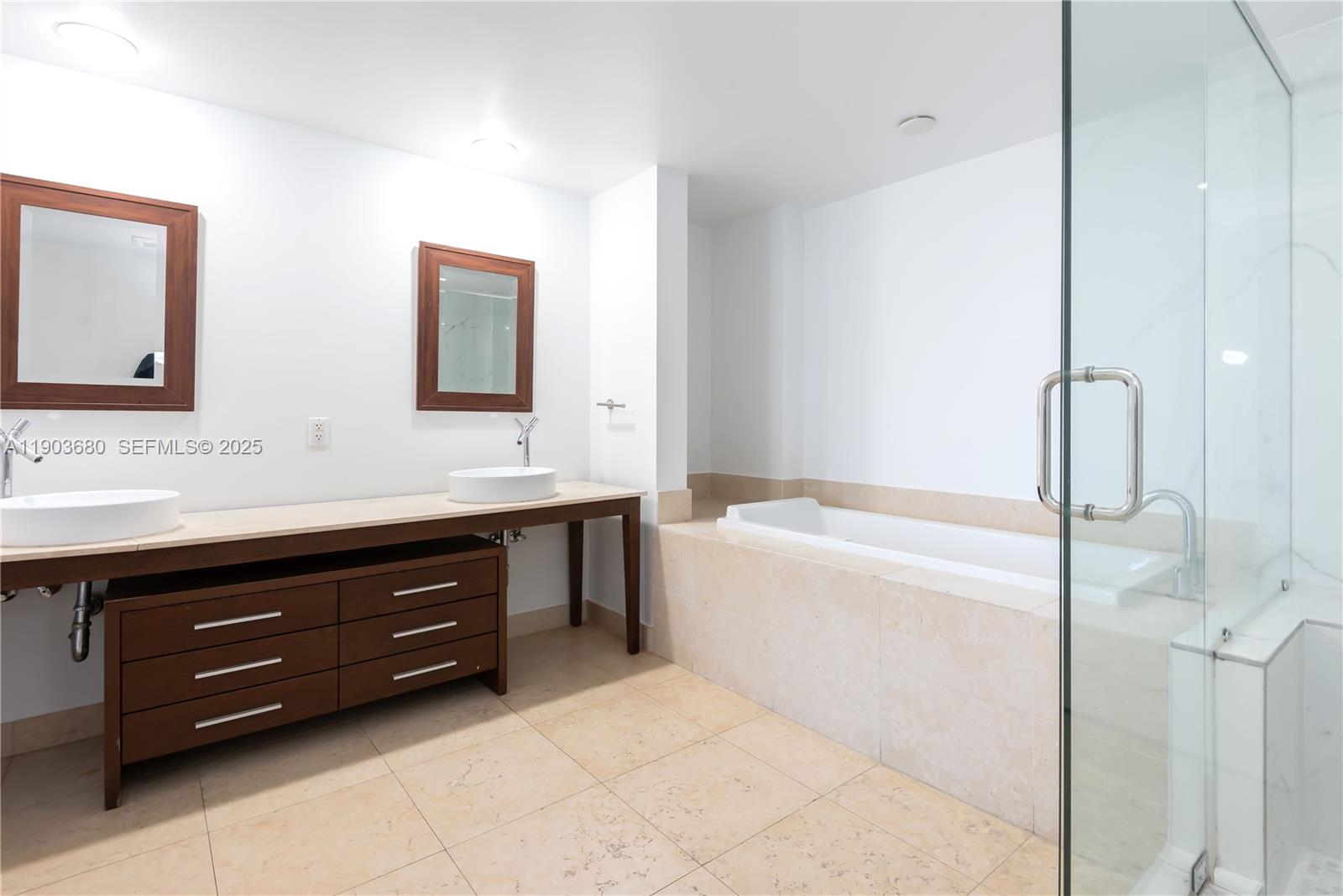 465 Brickell Ave #1705, Miami FL 33131