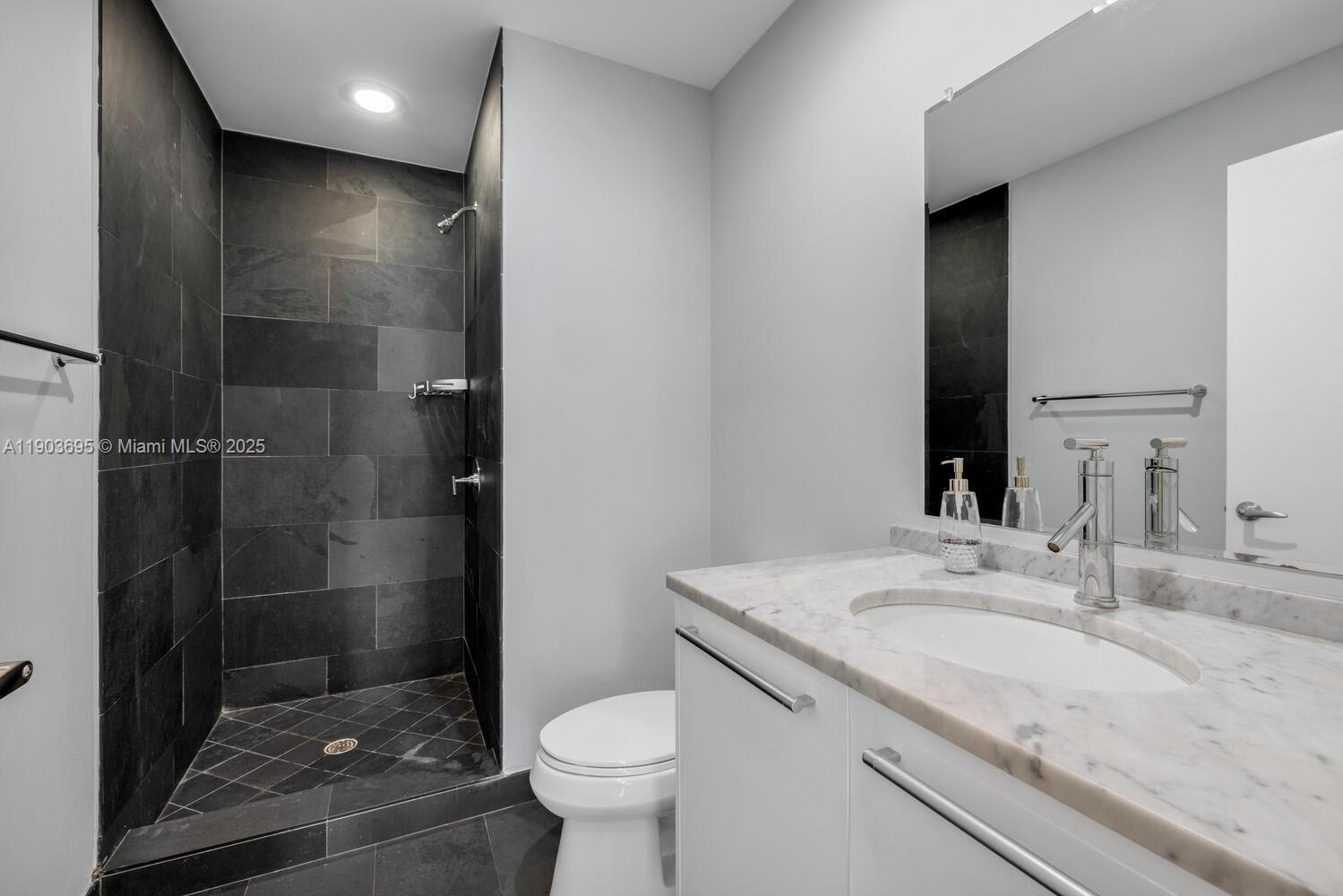 900 Biscayne Blvd #3008, Miami FL 33132