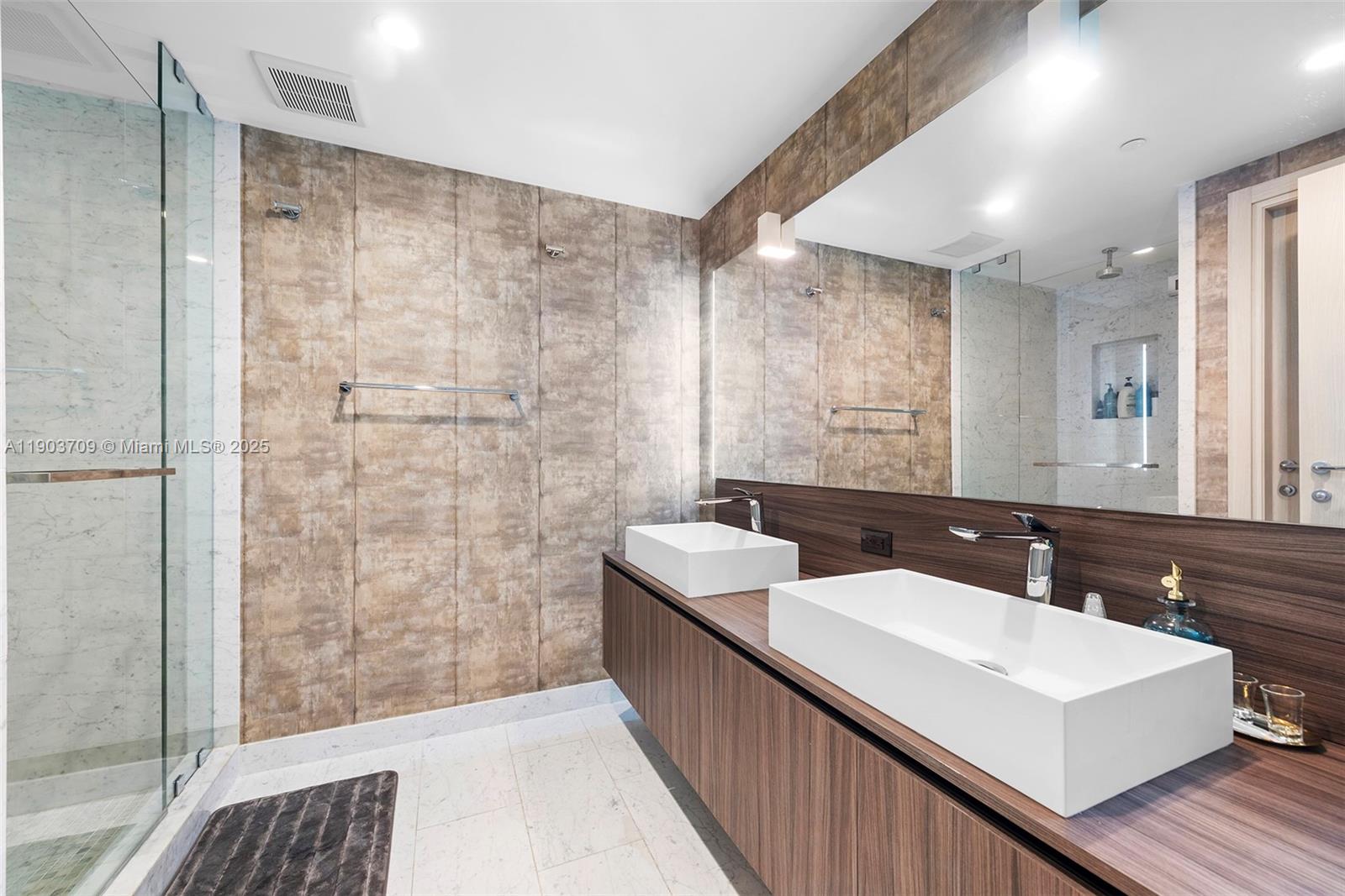 1000 Brickell Plz #4705, Miami FL 33131
