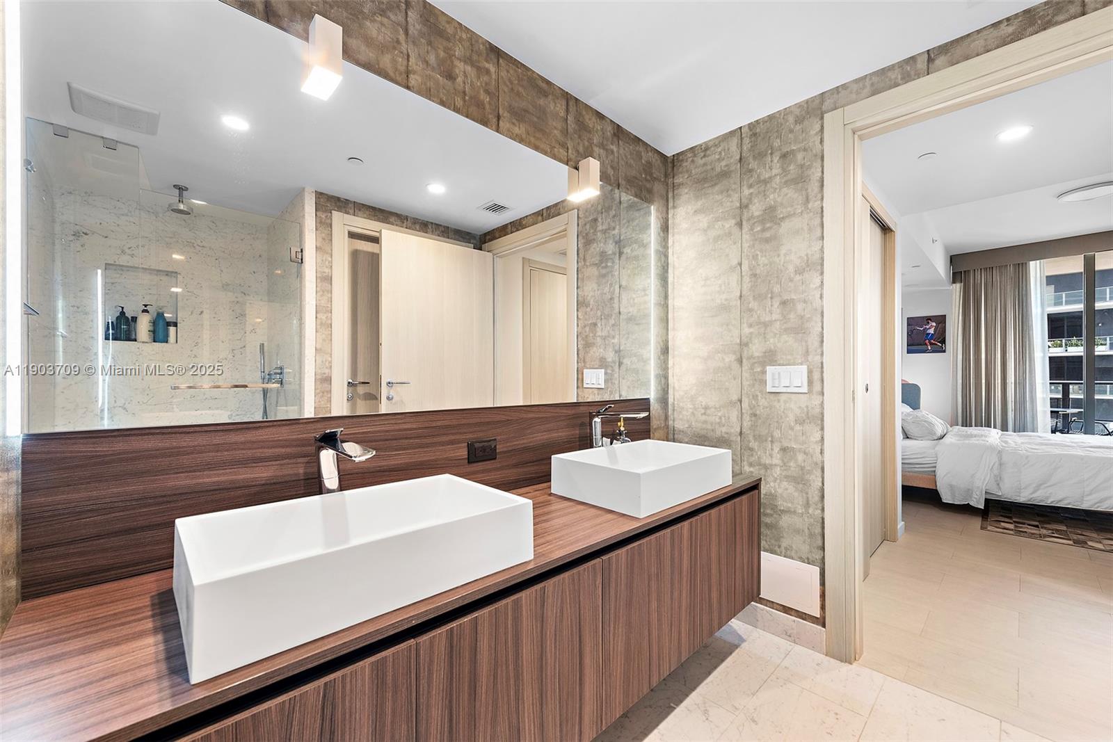 1000 Brickell Plz #4705, Miami FL 33131