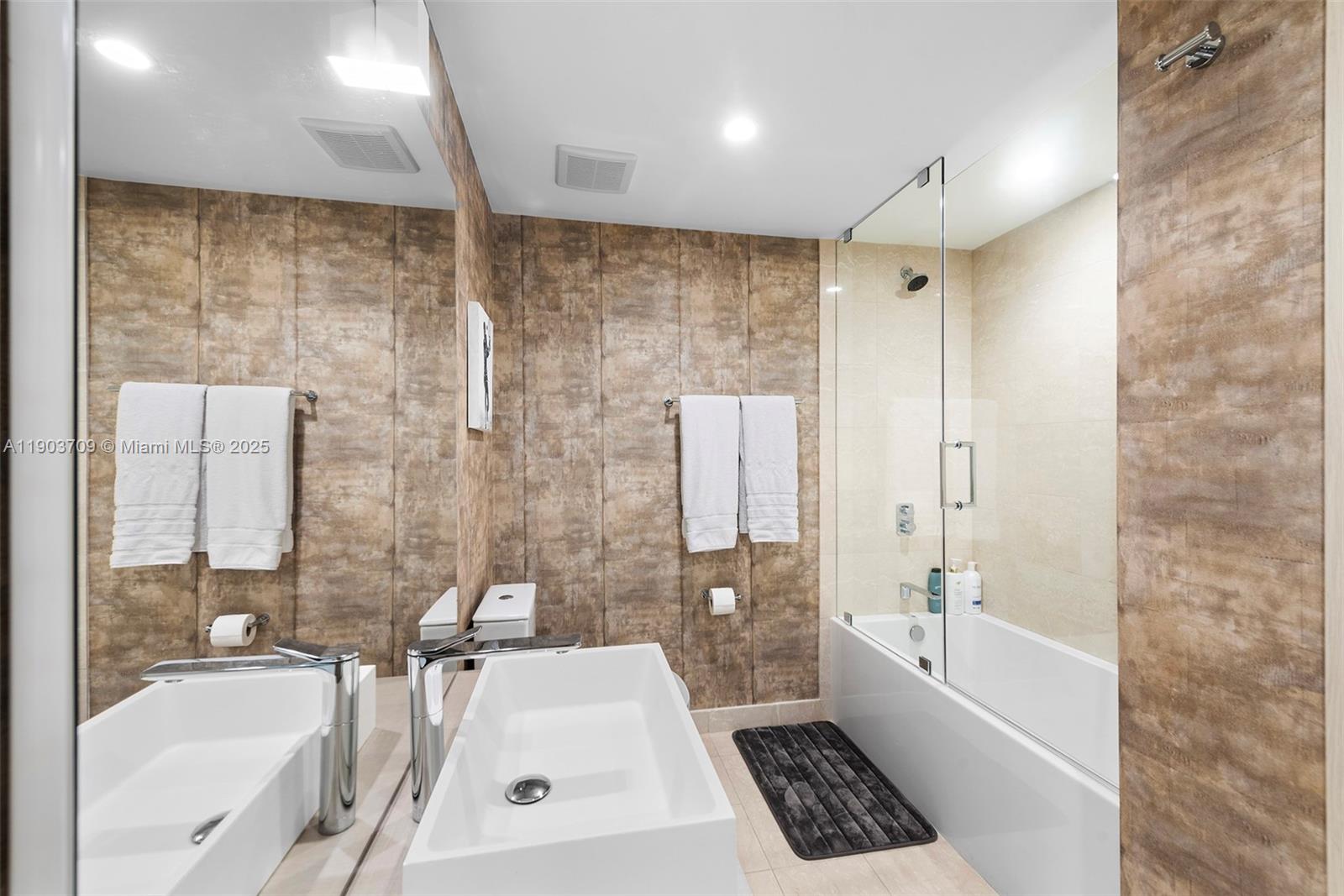 1000 Brickell Plz #4705, Miami FL 33131