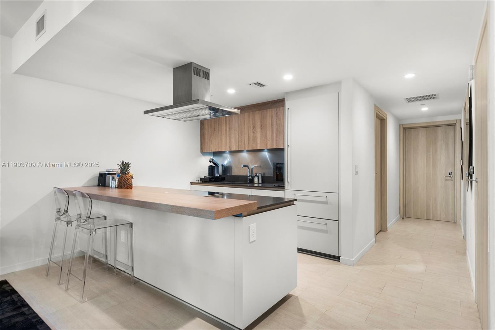 1000 Brickell Plz #4705, Miami FL 33131