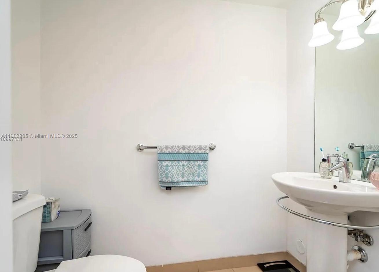 300 S Biscayne Blvd #L-1208, Miami FL 33131