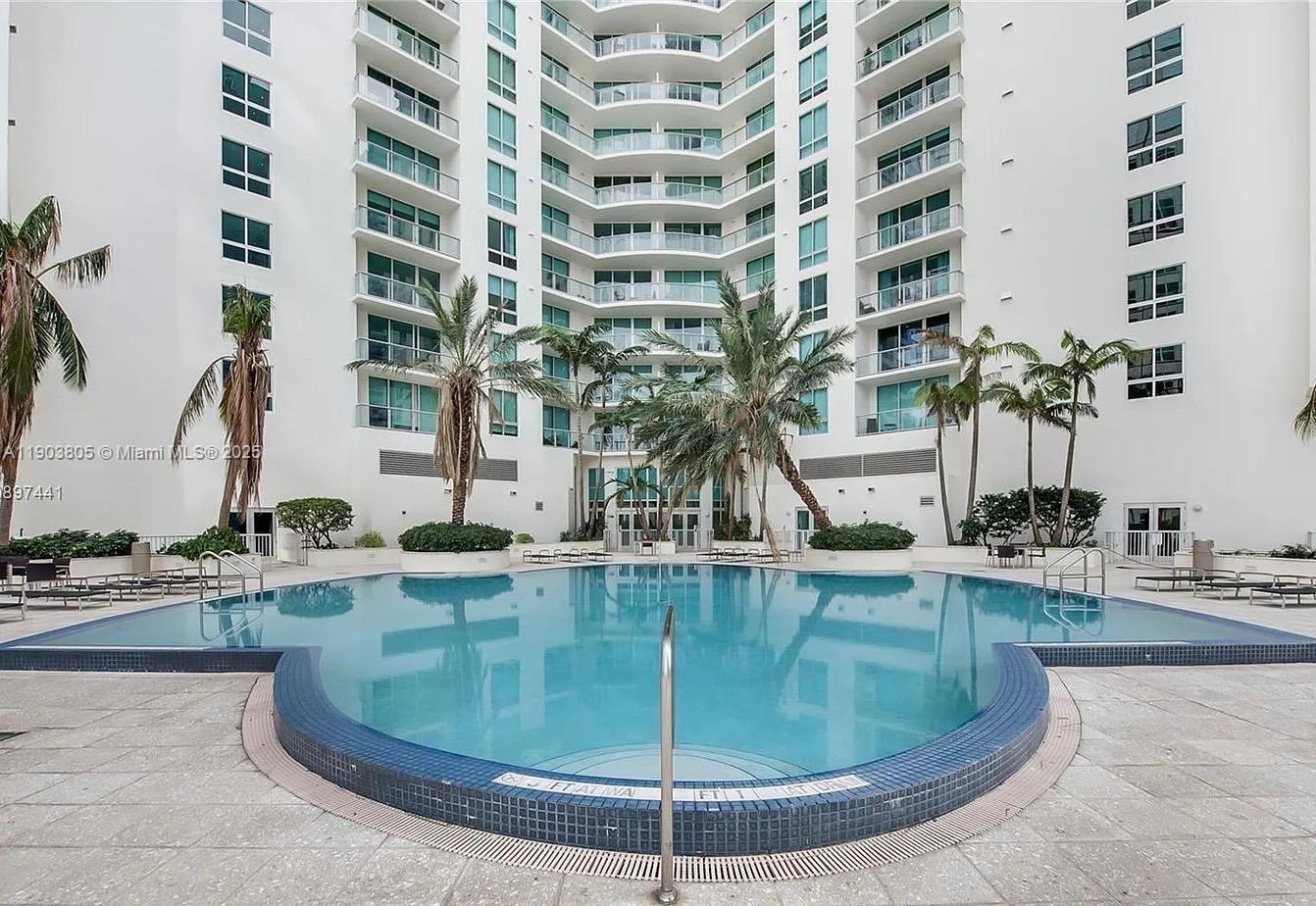 300 S Biscayne Blvd #L-1208, Miami FL 33131