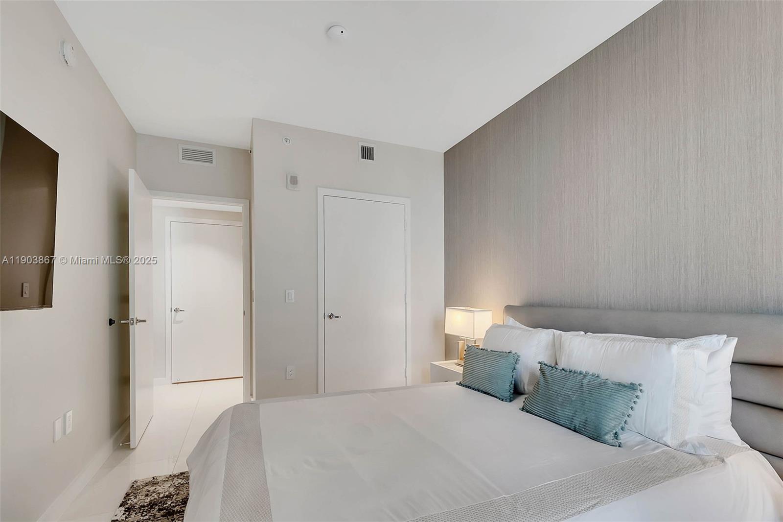 1010 Brickell Ave #4309, Miami FL 33131