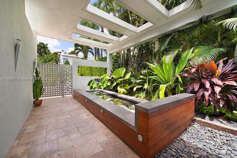 405 E San Marino Dr, Miami Beach FL 33139