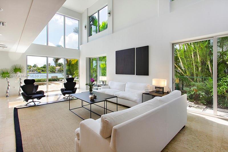 405 E San Marino Dr, Miami Beach FL 33139