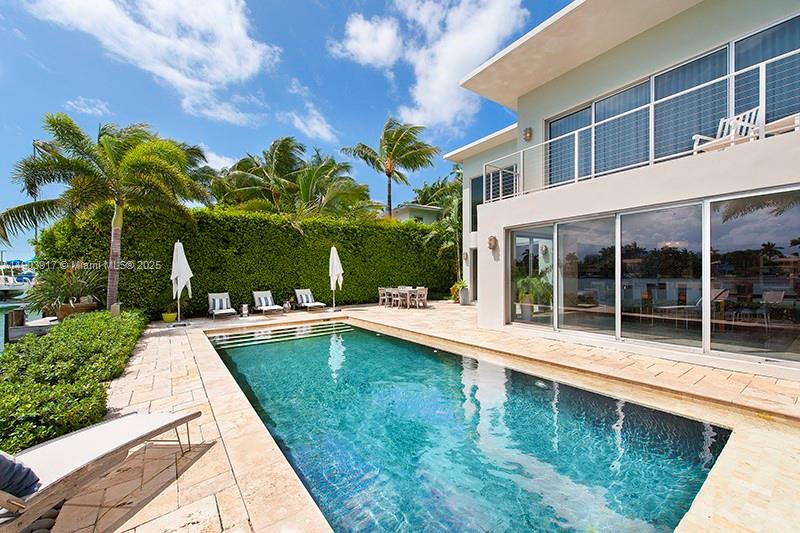 405 E San Marino Dr, Miami Beach FL 33139