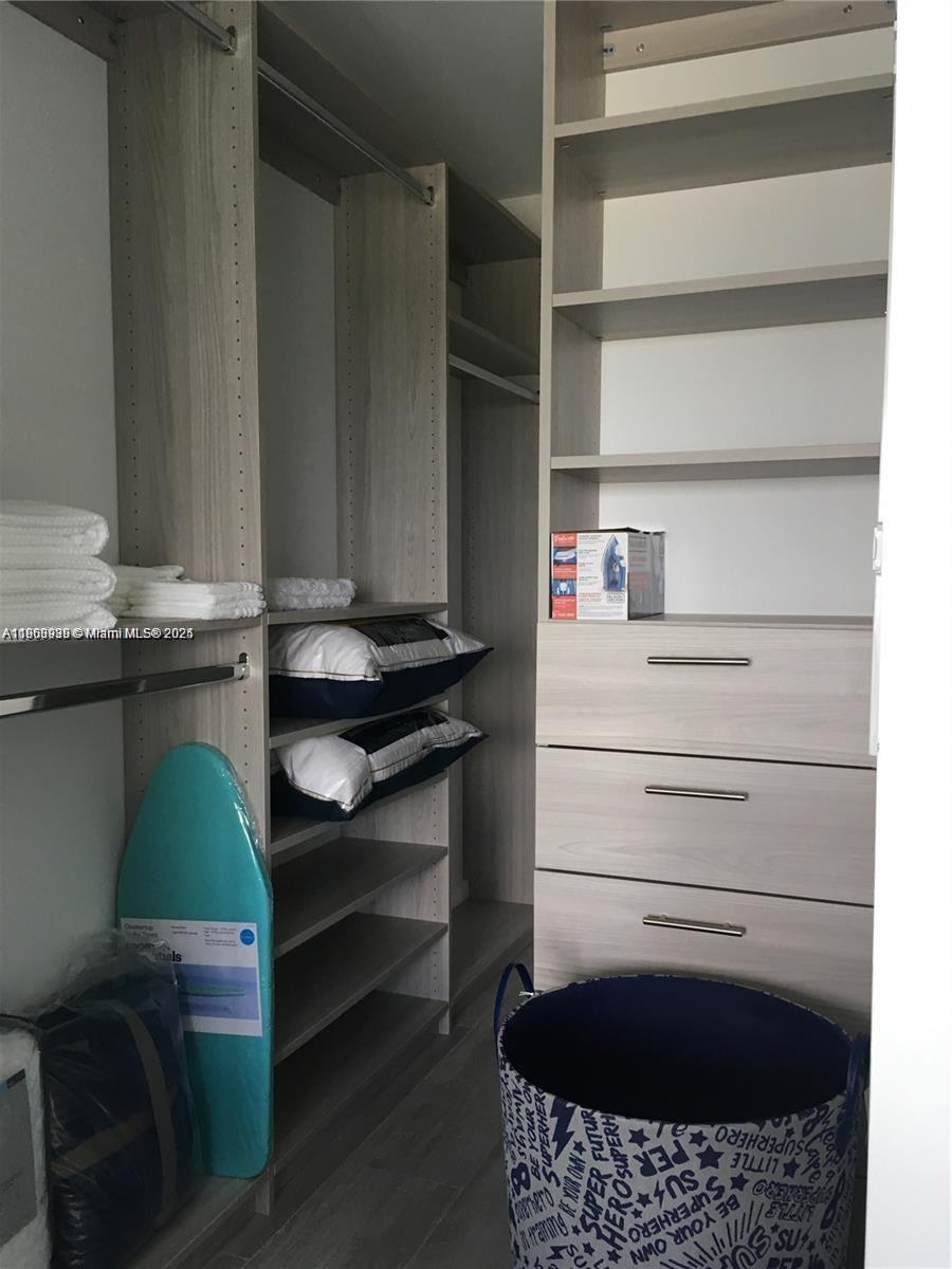 121 NE 34th St #3011, Miami FL 33137