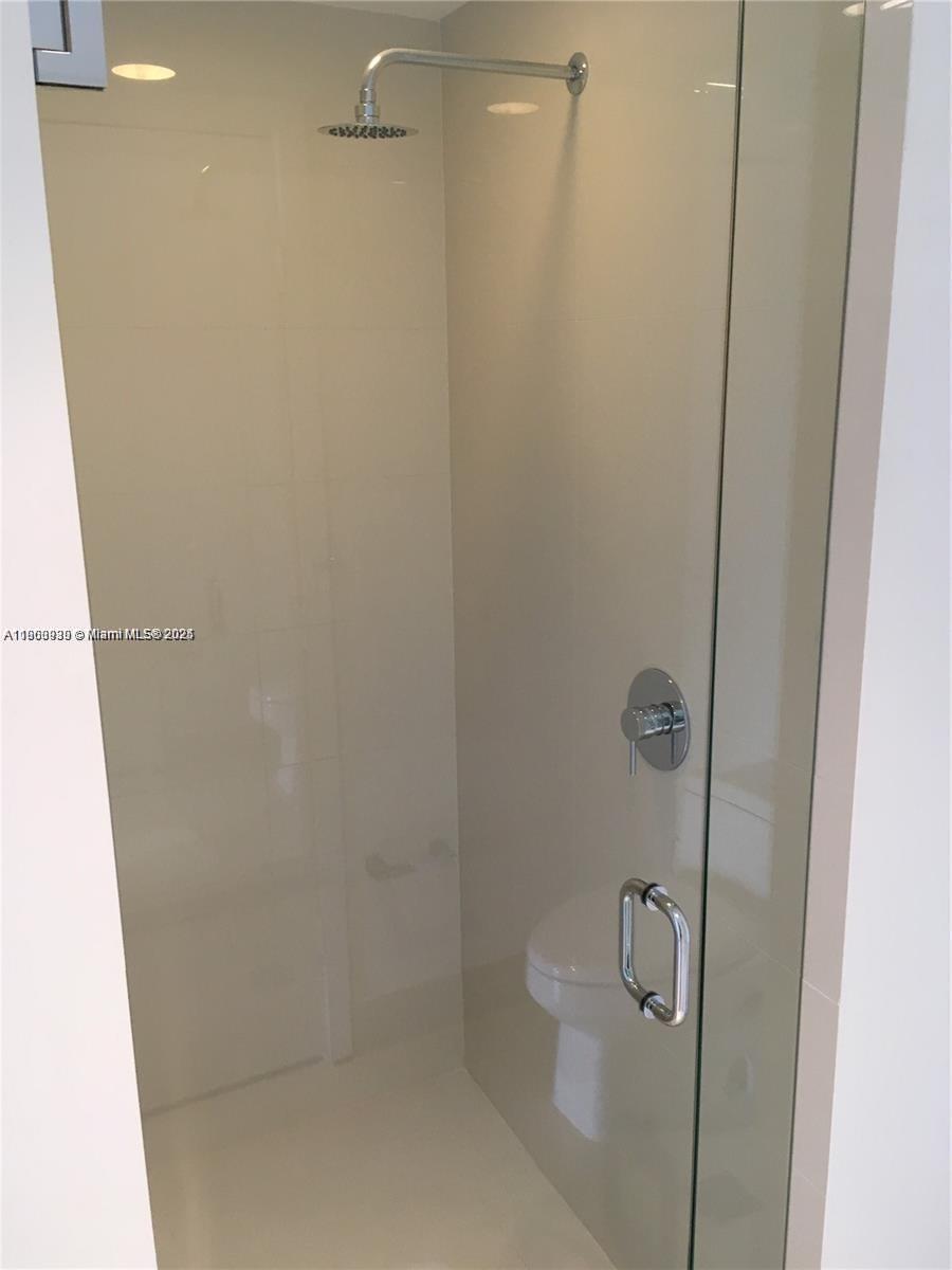 121 NE 34th St #3011, Miami FL 33137