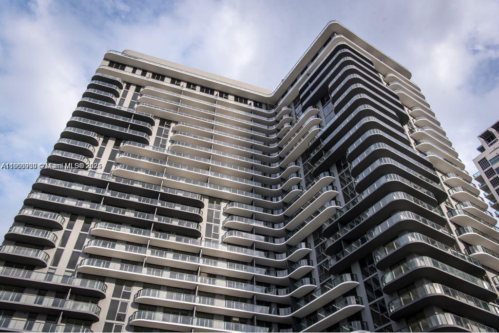 121 NE 34th St #3011, Miami FL 33137