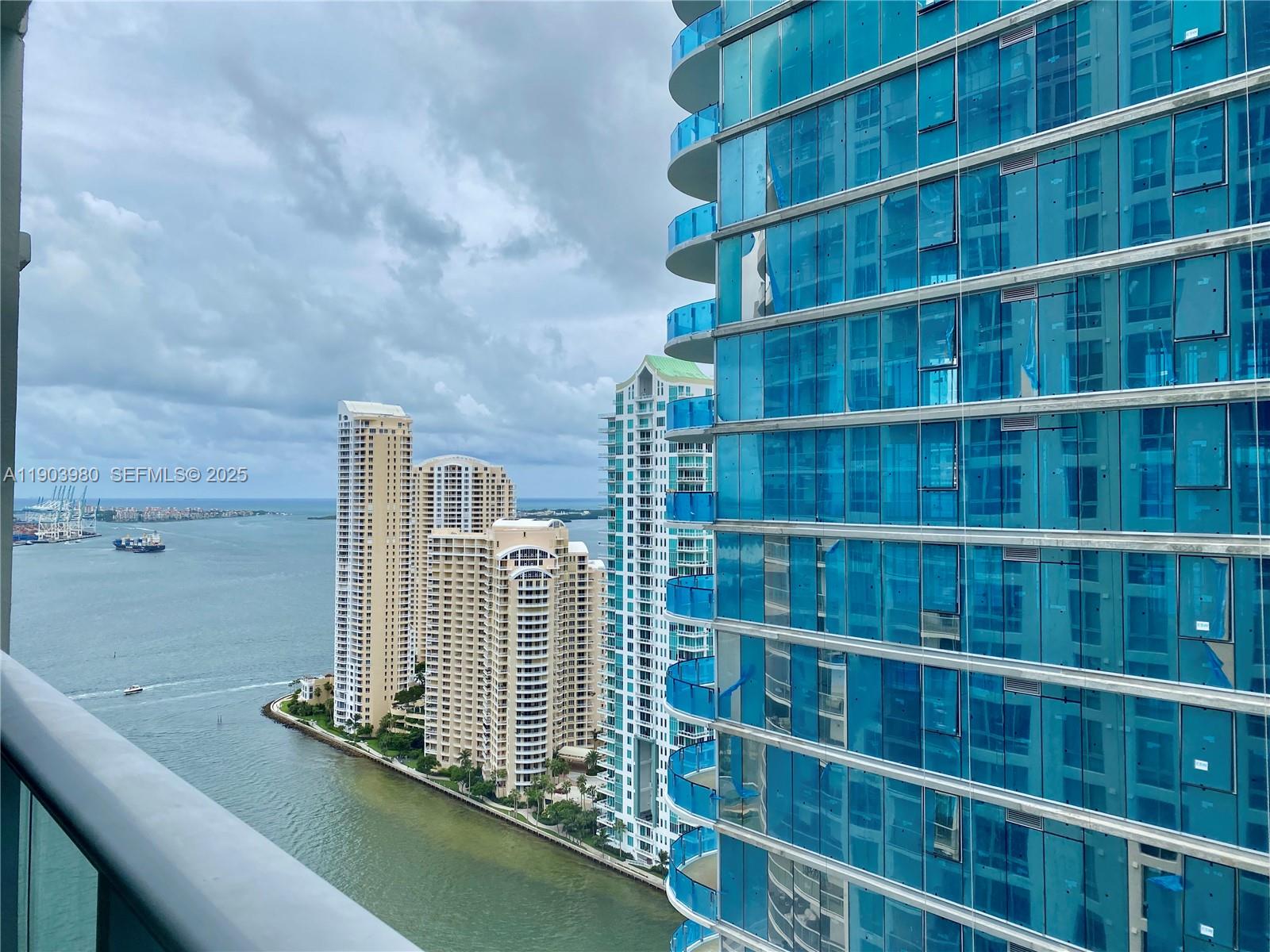 300 S Biscayne Blvd #3202, Miami FL 33131
