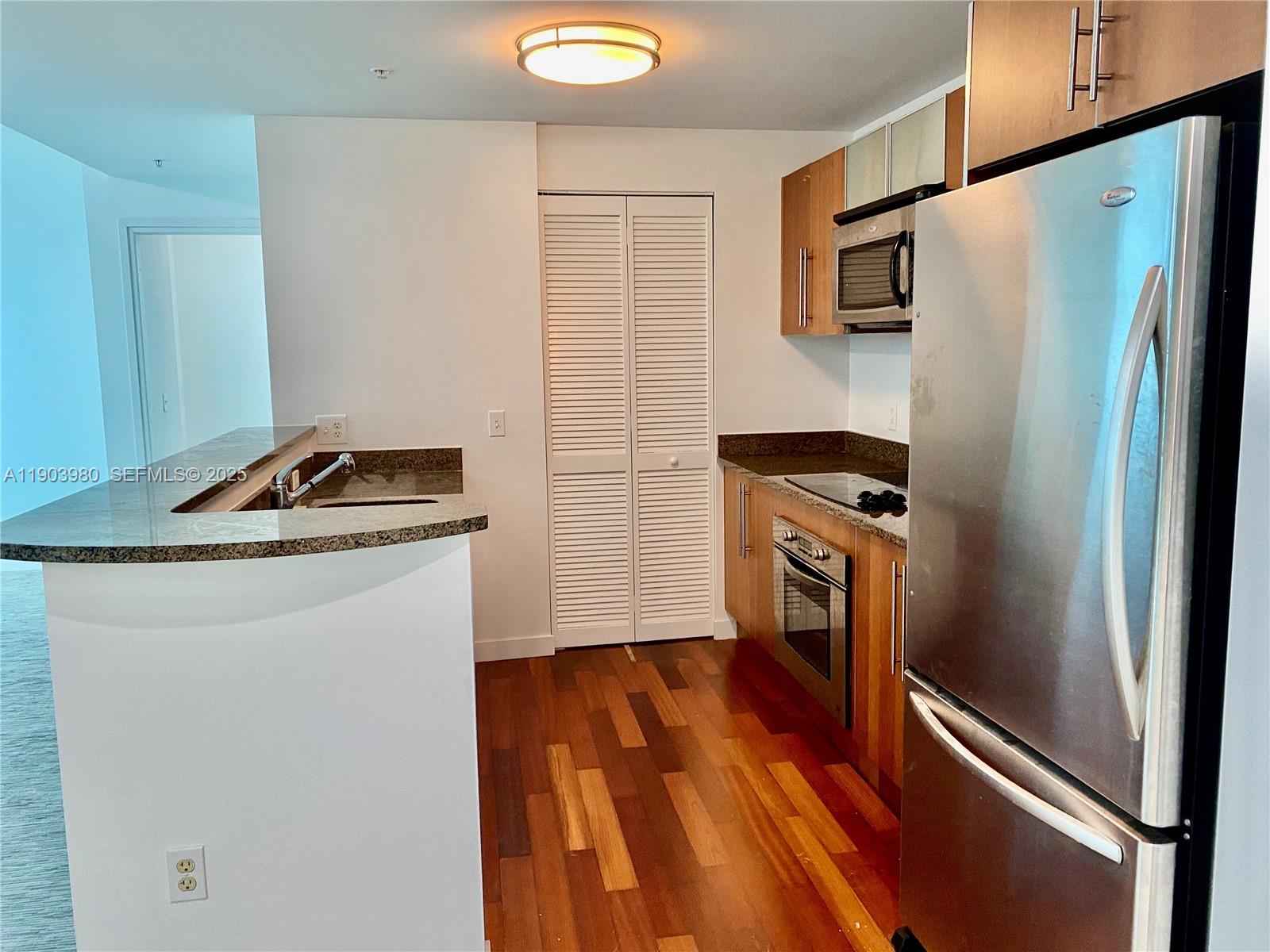 300 S Biscayne Blvd #3202, Miami FL 33131