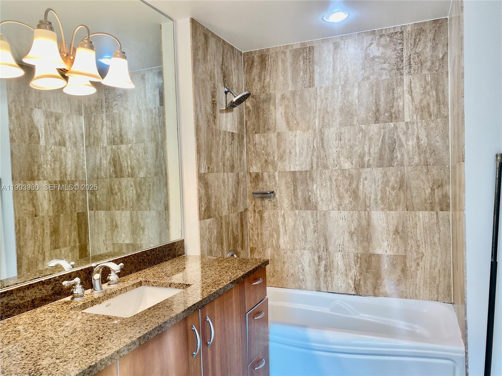 300 S Biscayne Blvd #3202, Miami FL 33131