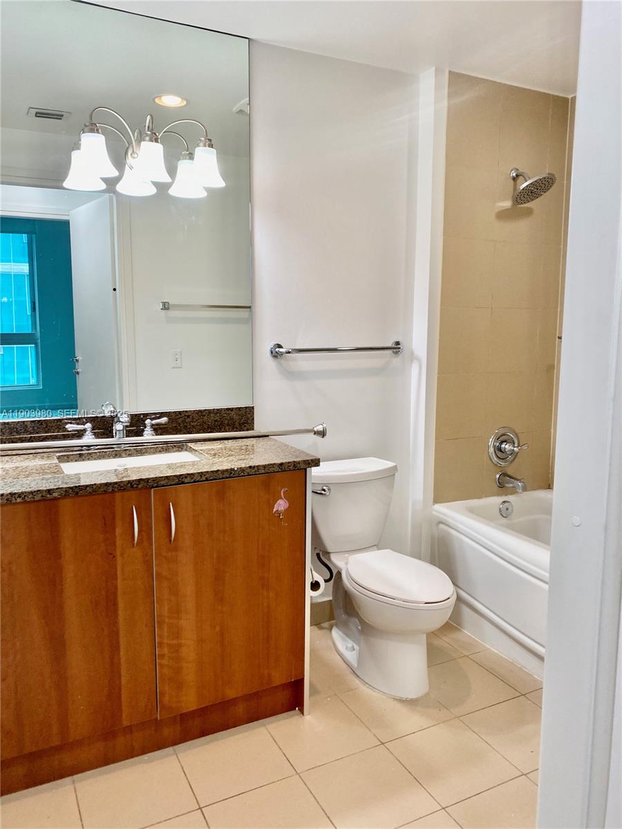 300 S Biscayne Blvd #3202, Miami FL 33131