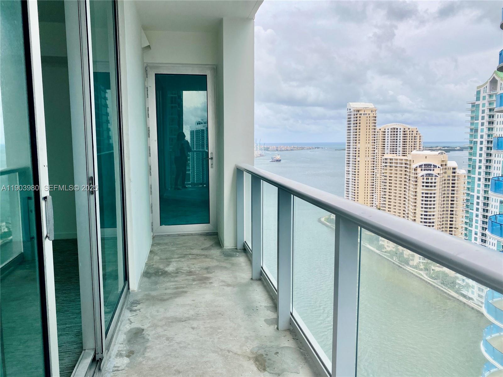300 S Biscayne Blvd #3202, Miami FL 33131