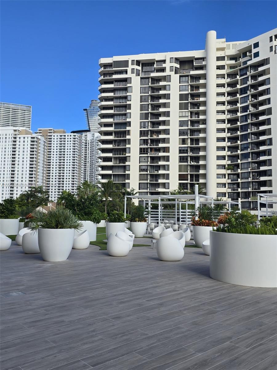 770 Claughton Island Dr #2108, Miami FL 33131