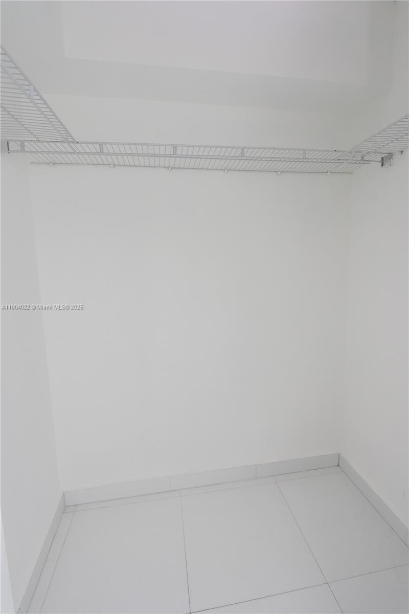 325 S Biscayne Blvd #1722, Miami FL 33131