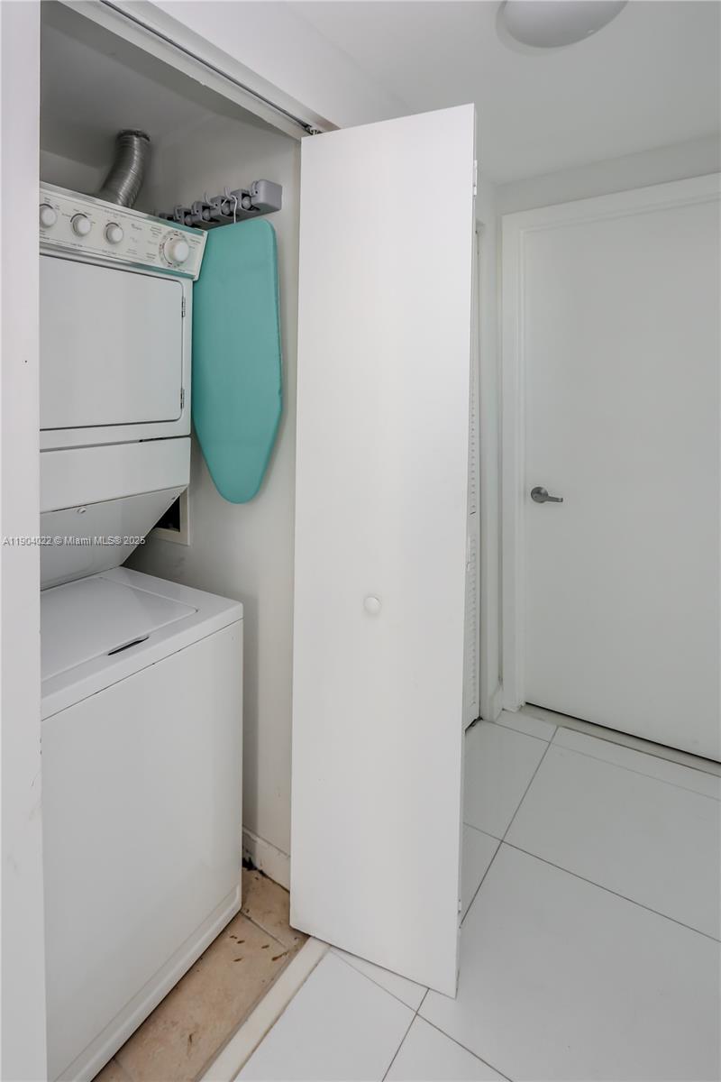 325 S Biscayne Blvd #1722, Miami FL 33131