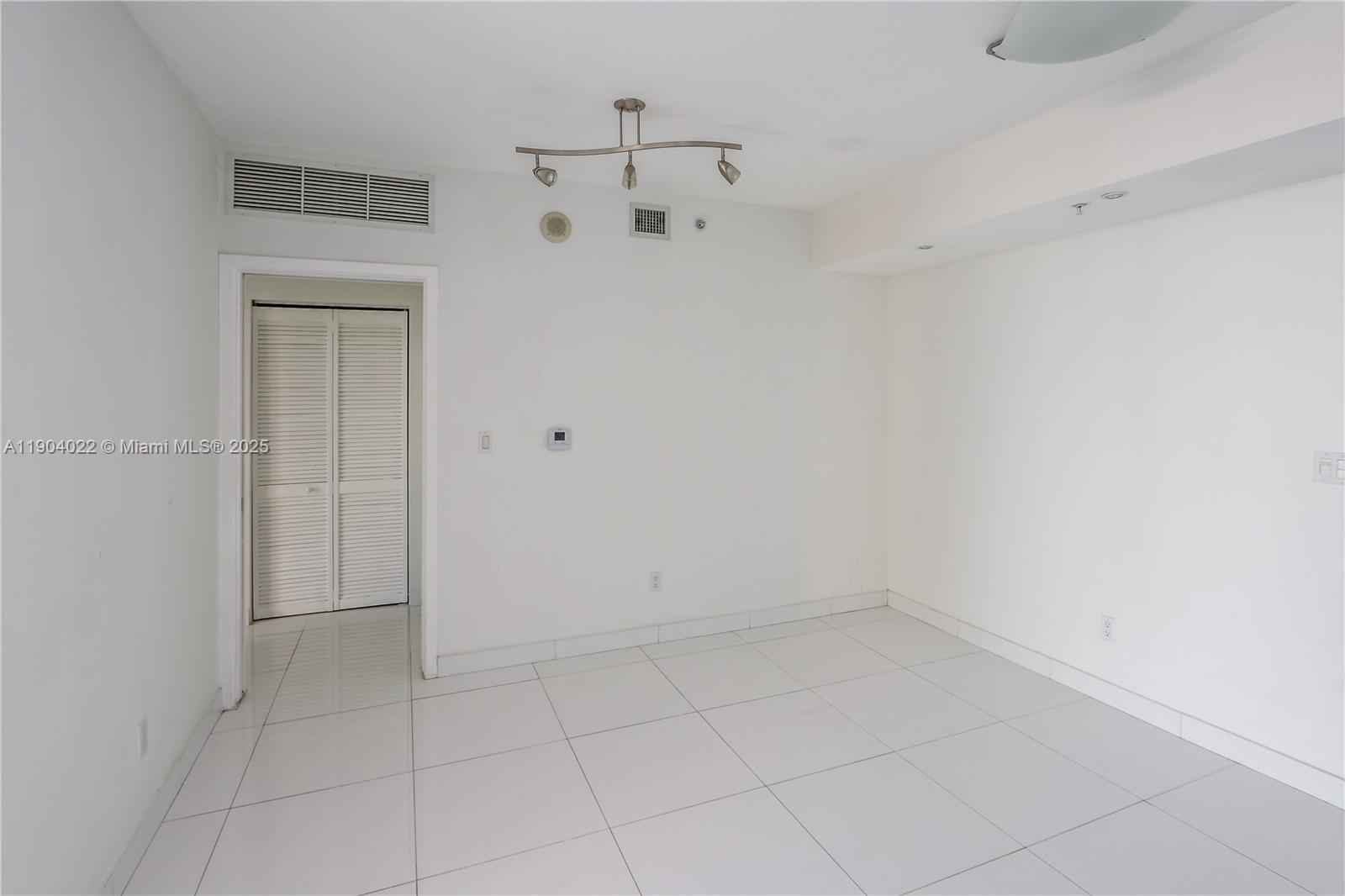 325 S Biscayne Blvd #1722, Miami FL 33131