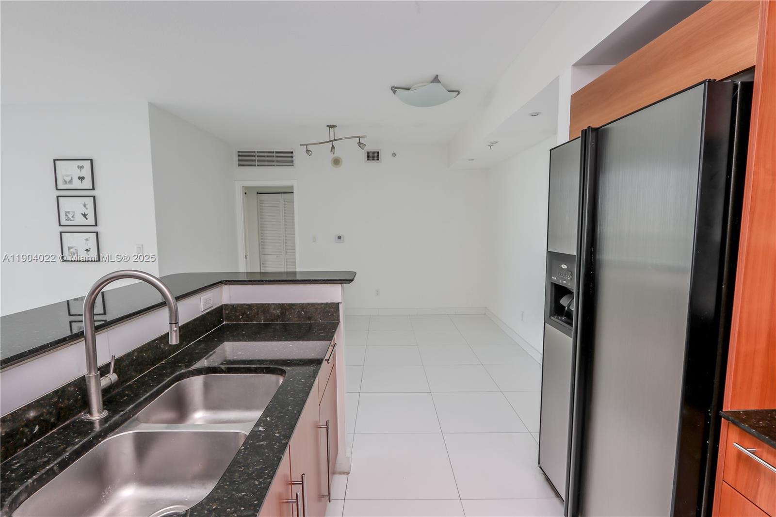 325 S Biscayne Blvd #1722, Miami FL 33131