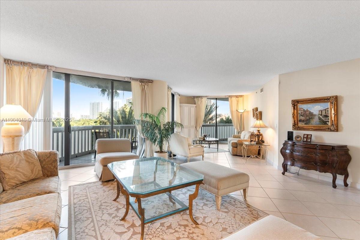 2000 Island Blvd #609, Aventura FL 33160