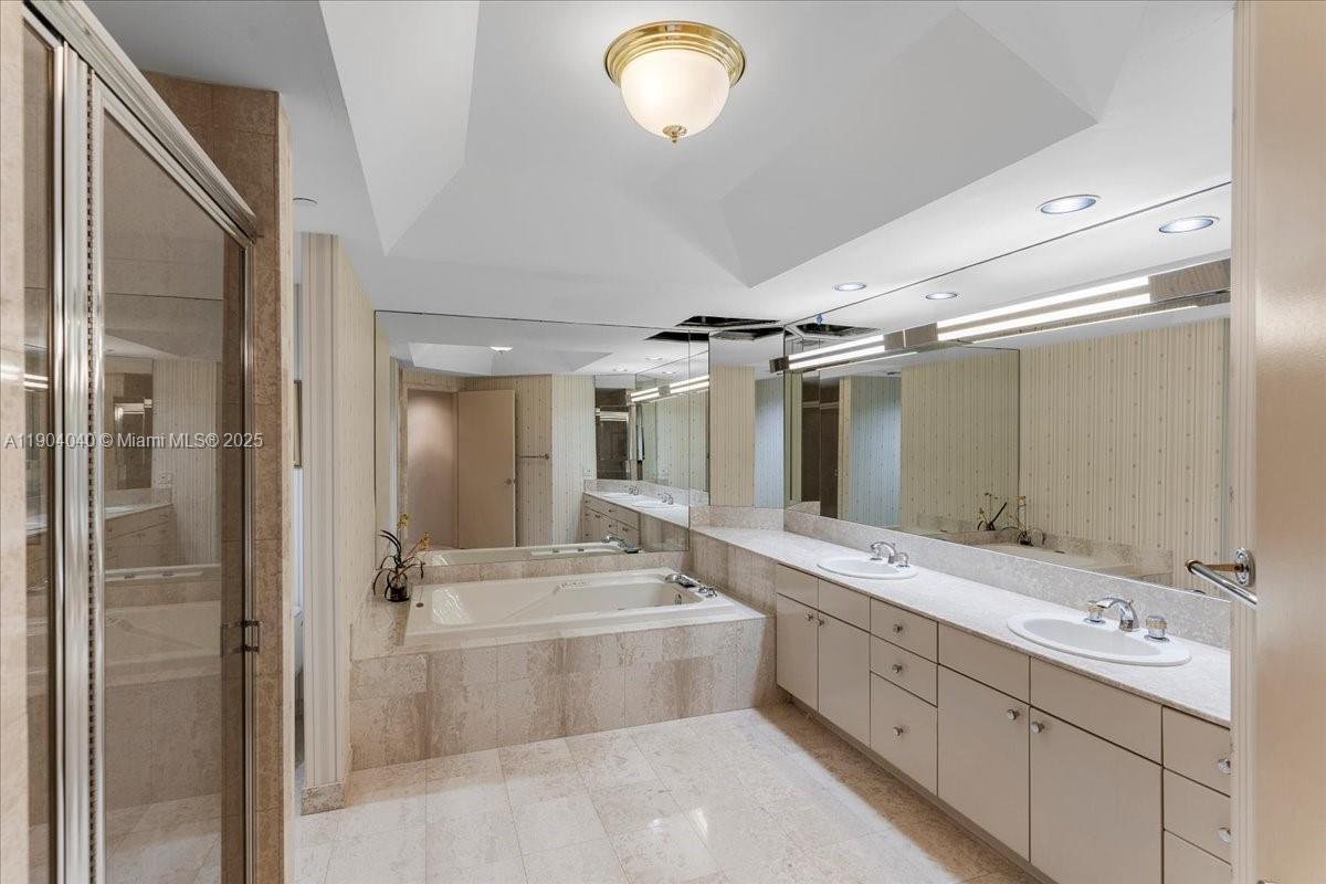 2000 Island Blvd #609, Aventura FL 33160