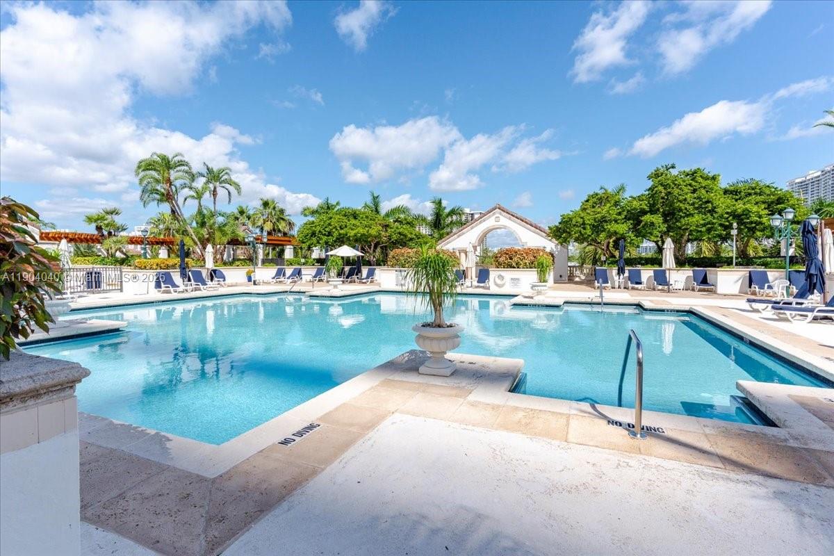 2000 Island Blvd #609, Aventura FL 33160