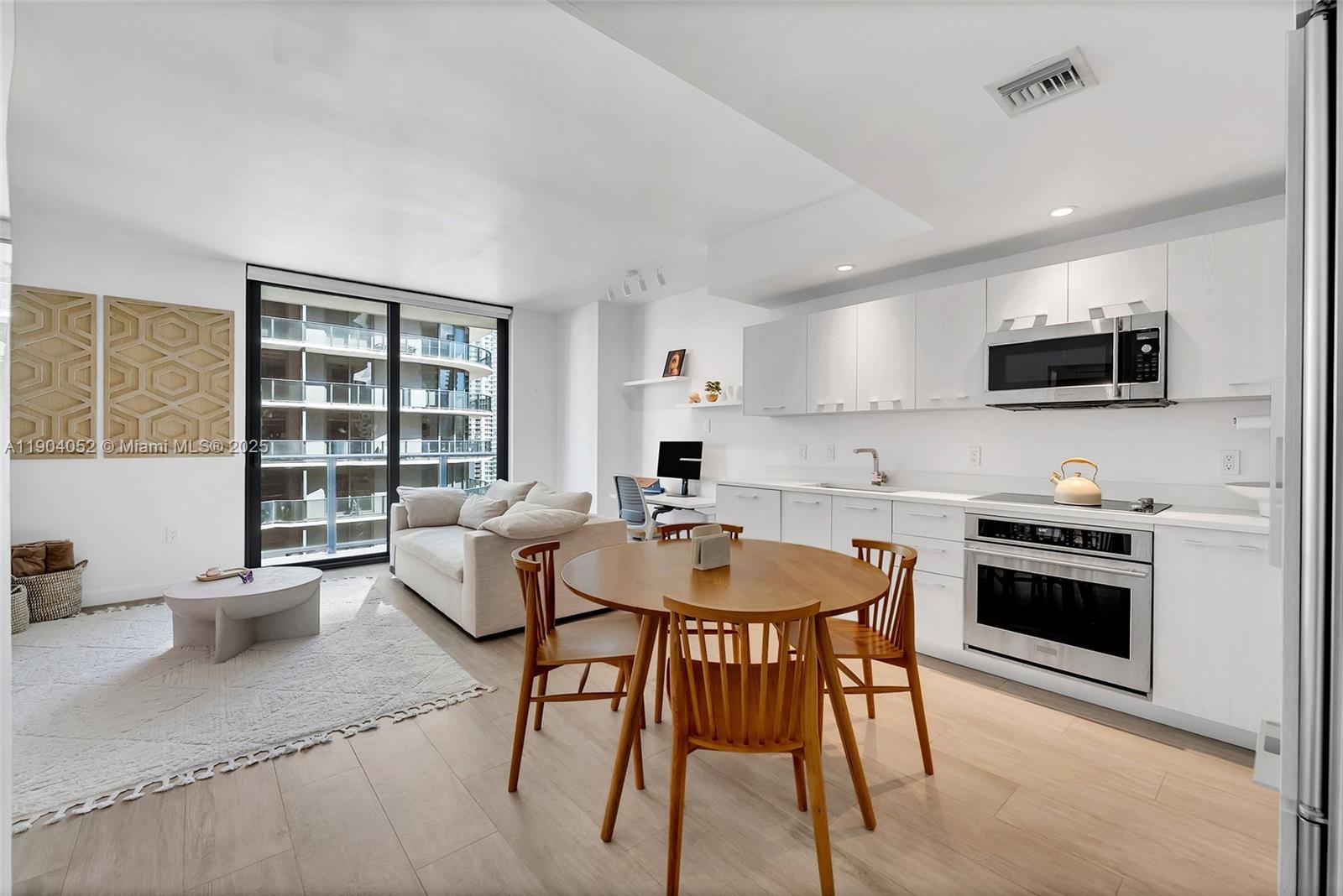 55 SW 9th St #1802, Miami FL 33130