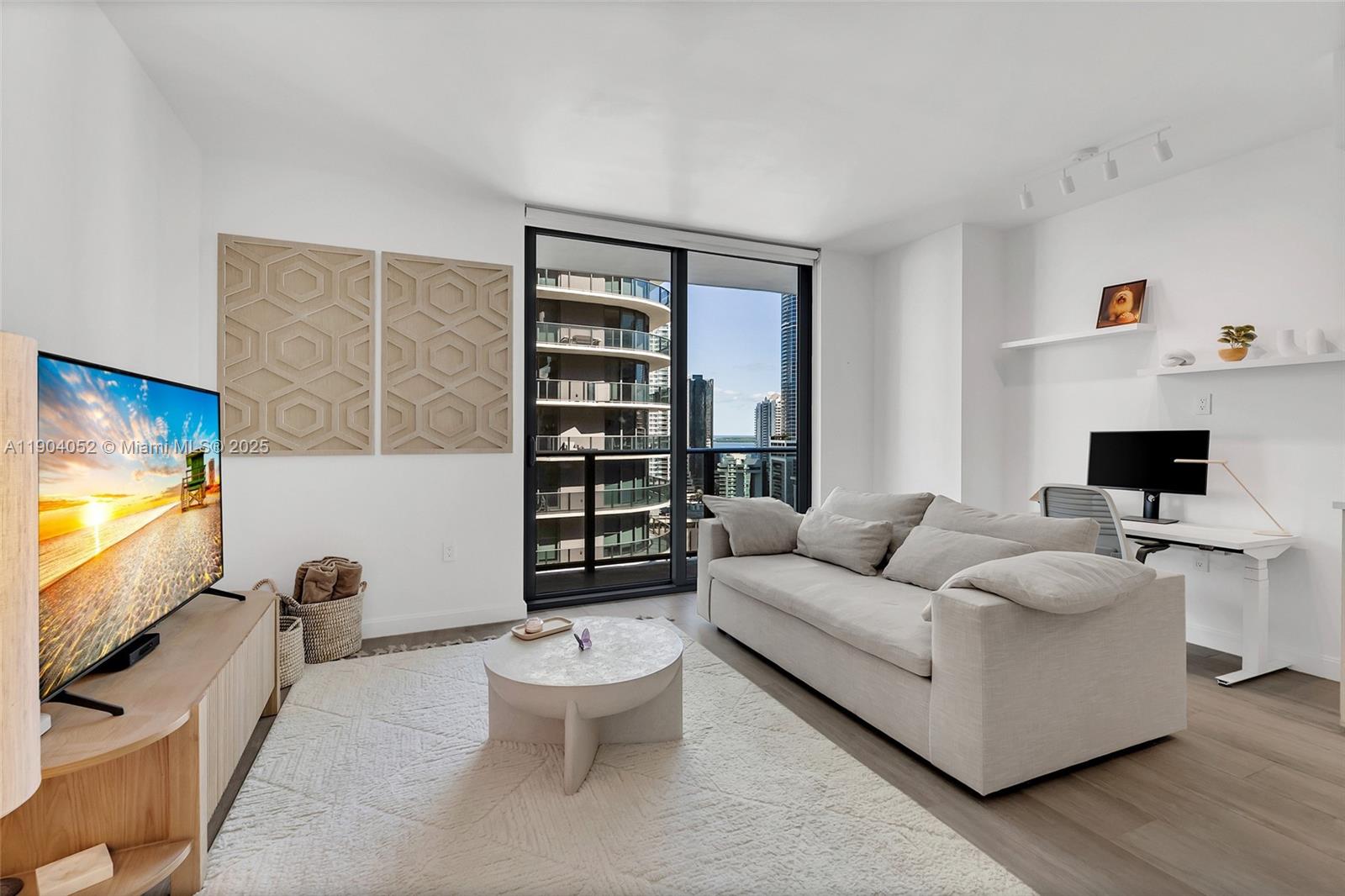55 SW 9th St #1802, Miami FL 33130