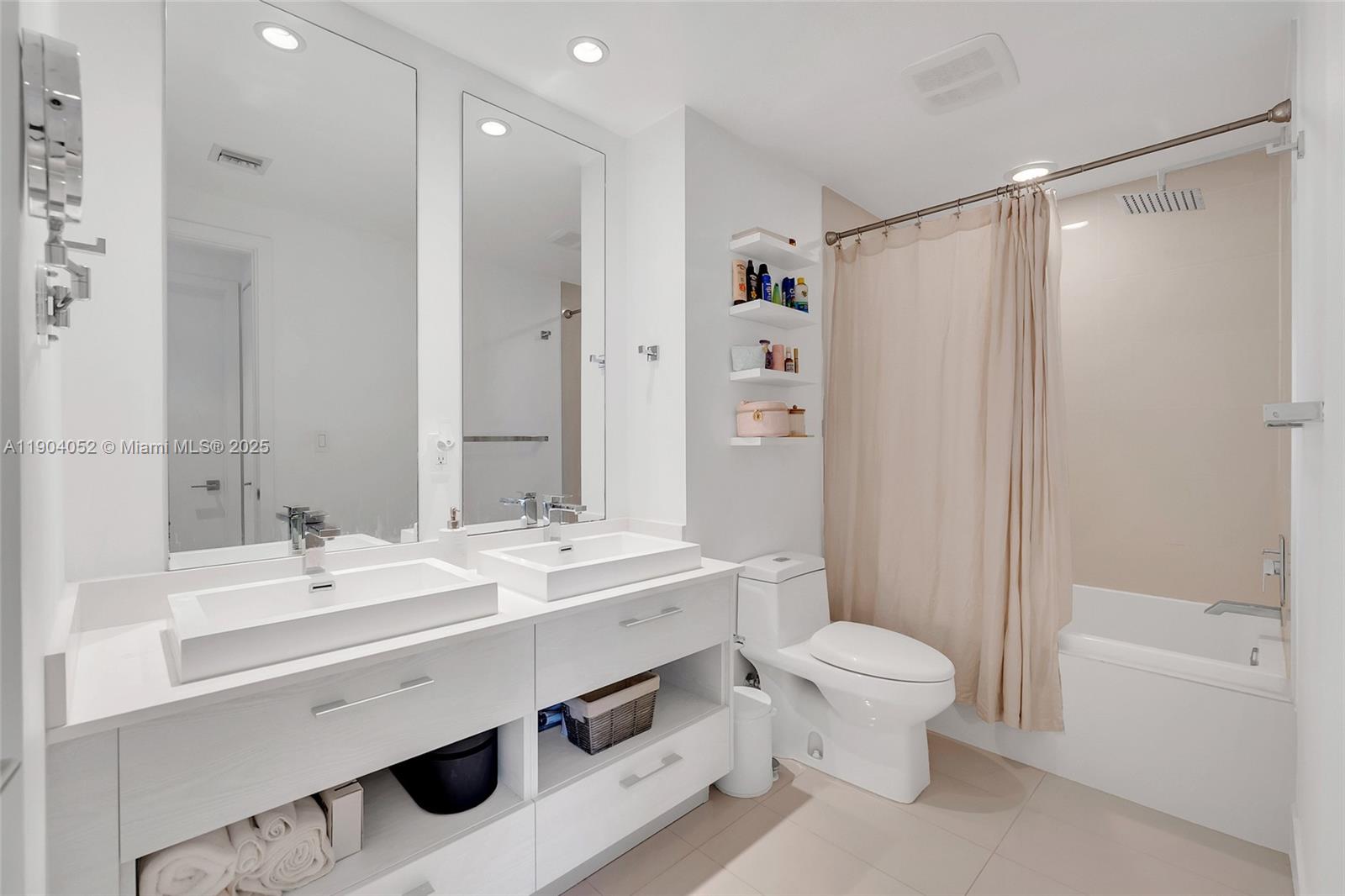 55 SW 9th St #1802, Miami FL 33130