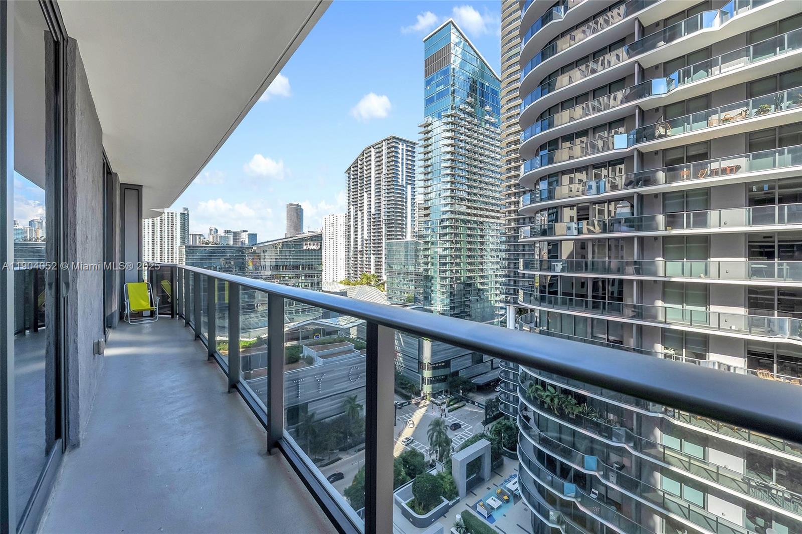 55 SW 9th St #1802, Miami FL 33130