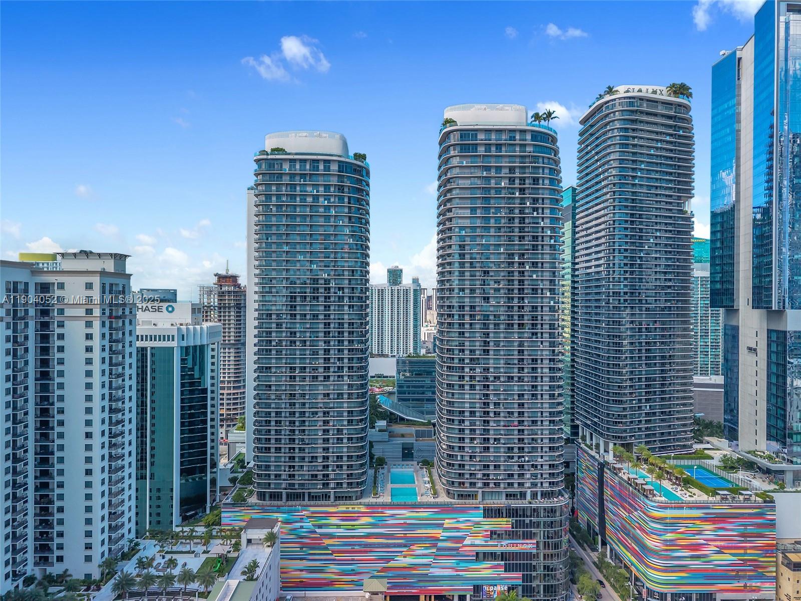 55 SW 9th St #1802, Miami FL 33130