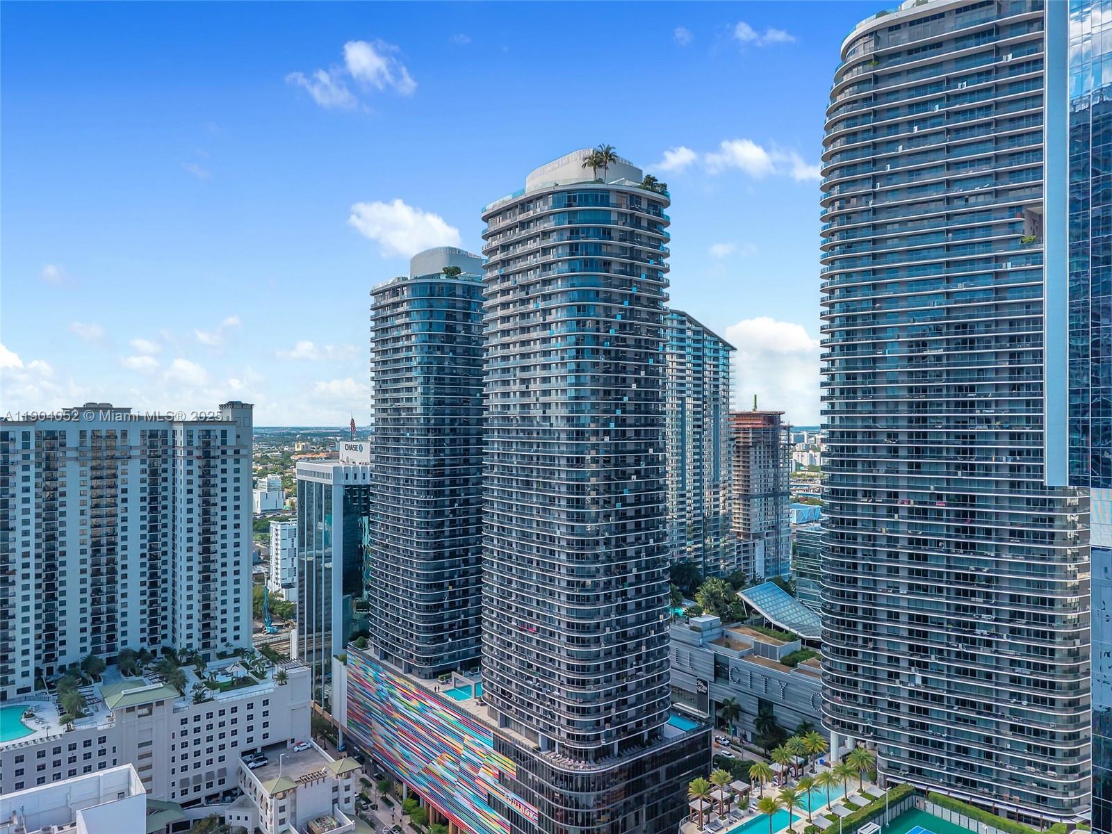 55 SW 9th St #1802, Miami FL 33130