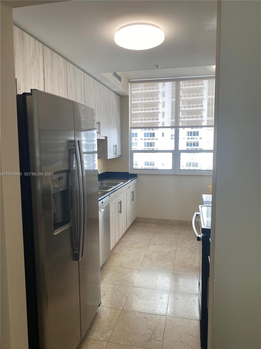 801 Brickell Key Blvd #1510, Miami FL 33131