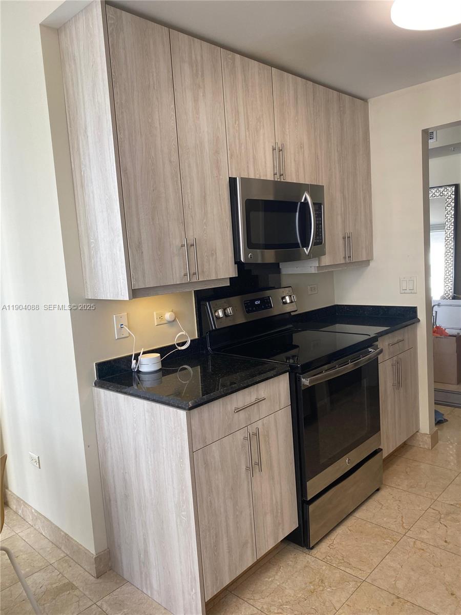 801 Brickell Key Blvd #1510, Miami FL 33131