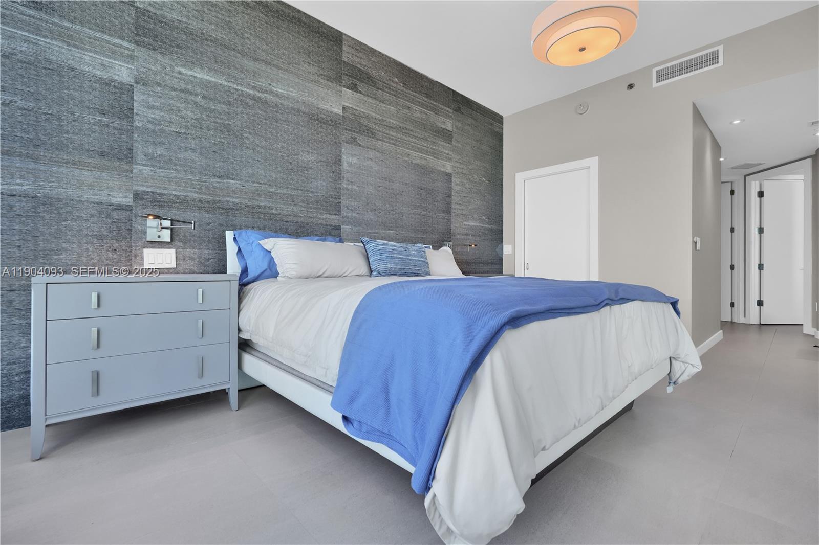 100 S Pointe Dr #909, Miami Beach FL 33139