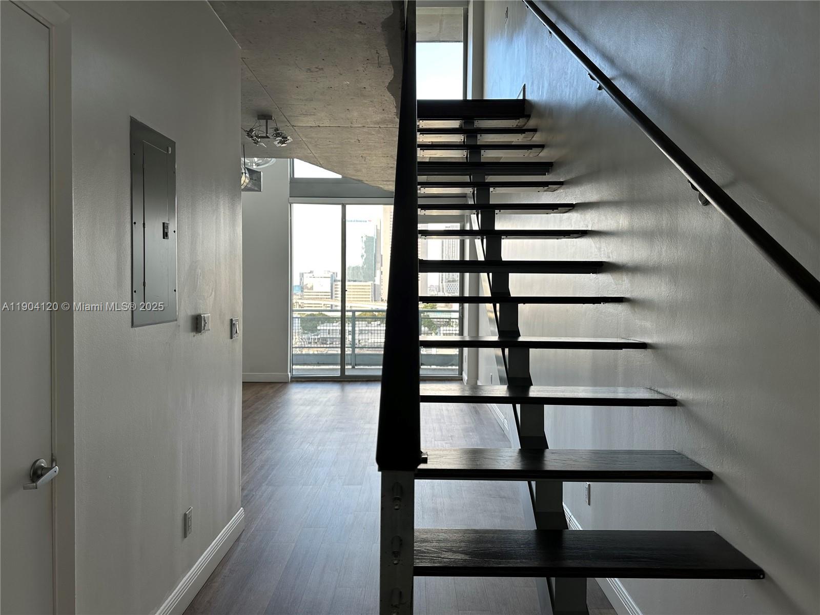 690 SW 1 CT #1211, Miami FL 33130