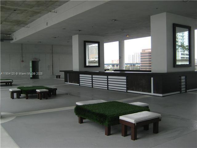 690 SW 1 CT #1211, Miami FL 33130
