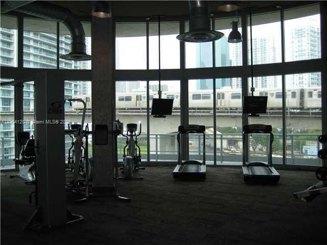 690 SW 1 CT #1211, Miami FL 33130