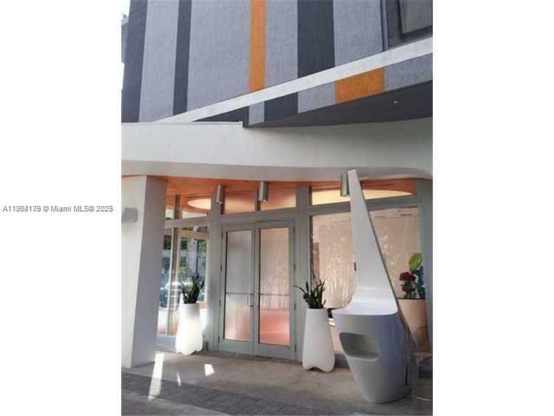 31 SE 6th St #604, Miami FL 33131