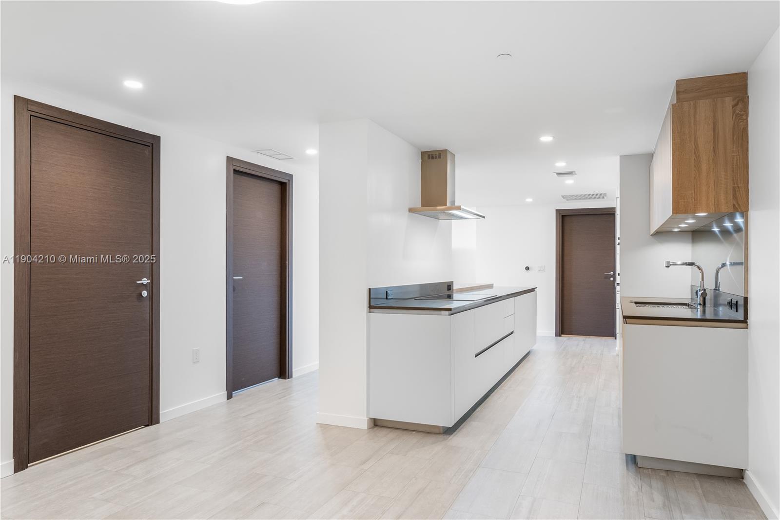 1000 Brickell Plz #4806, Miami FL 33131