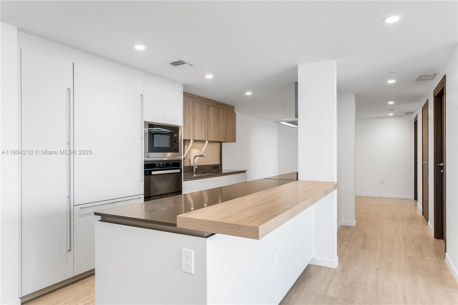 1000 Brickell Plz #4806, Miami FL 33131