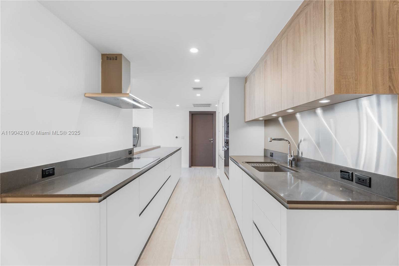 1000 Brickell Plz #4806, Miami FL 33131