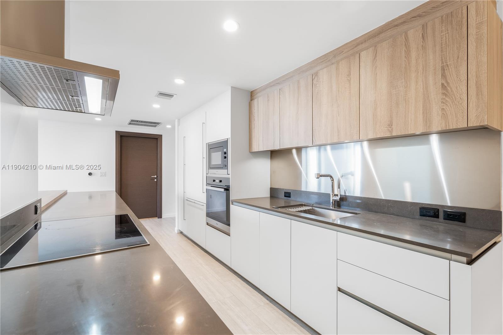 1000 Brickell Plz #4806, Miami FL 33131