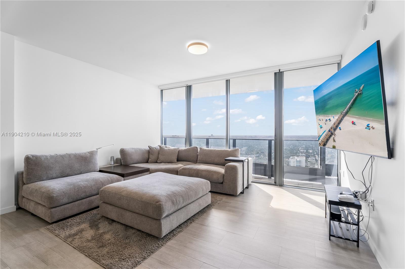 1000 Brickell Plz #4806, Miami FL 33131