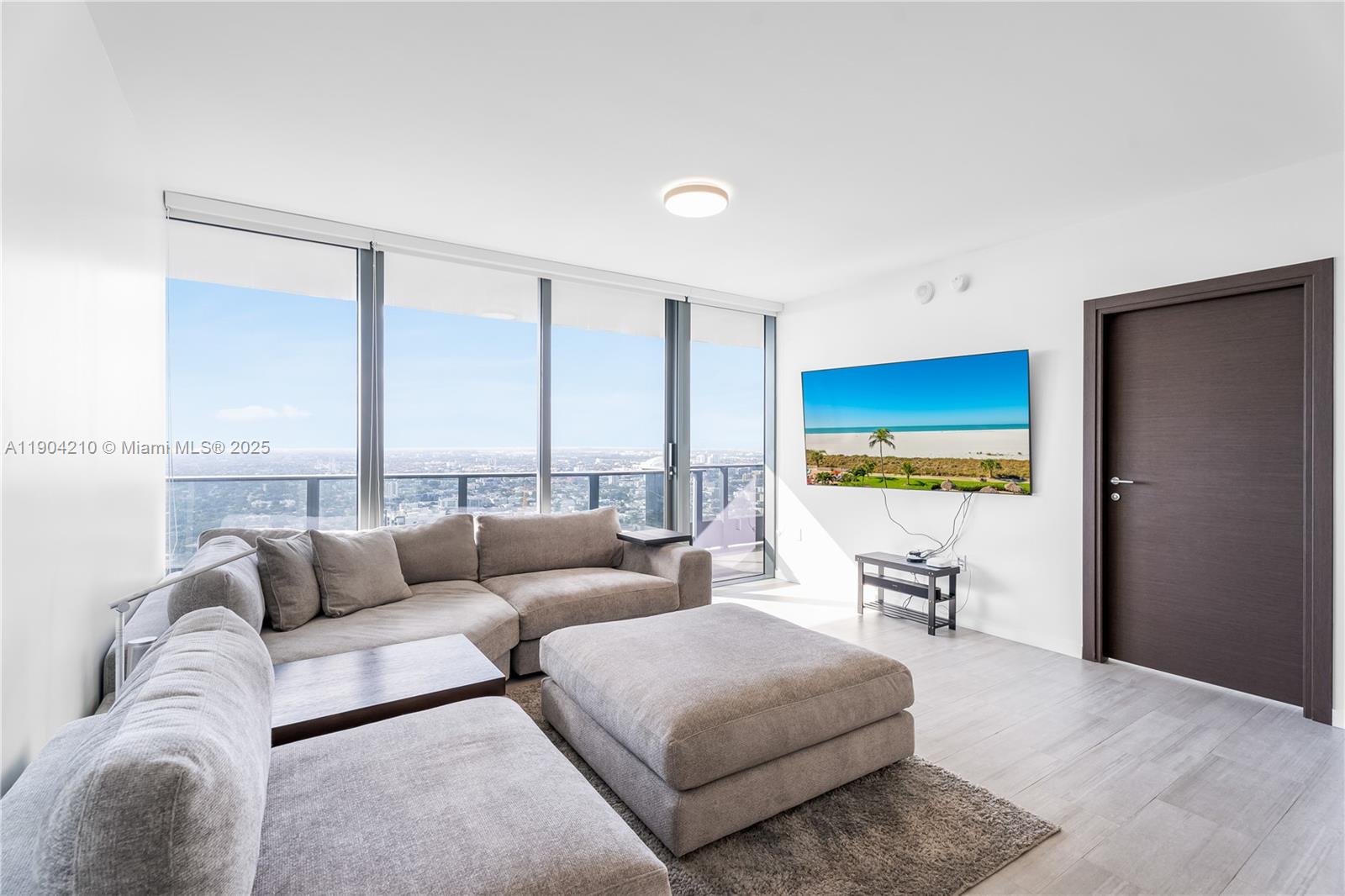 1000 Brickell Plz #4806, Miami FL 33131