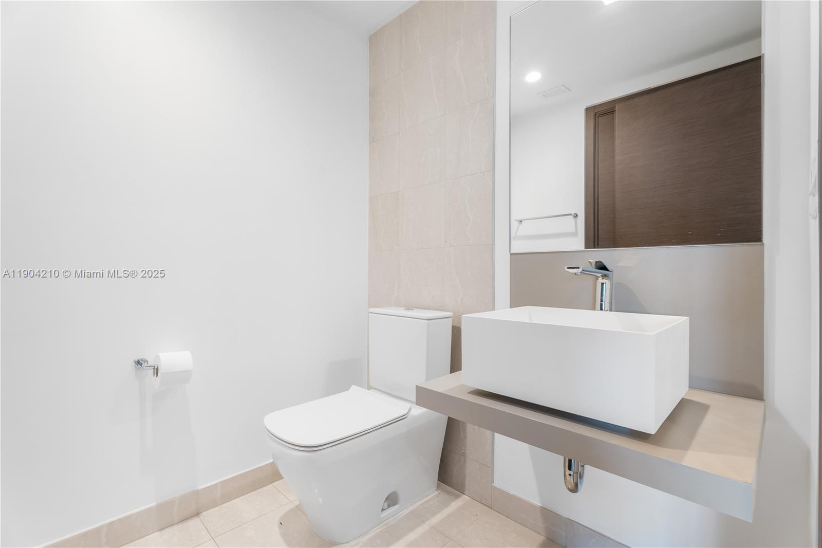 1000 Brickell Plz #4806, Miami FL 33131
