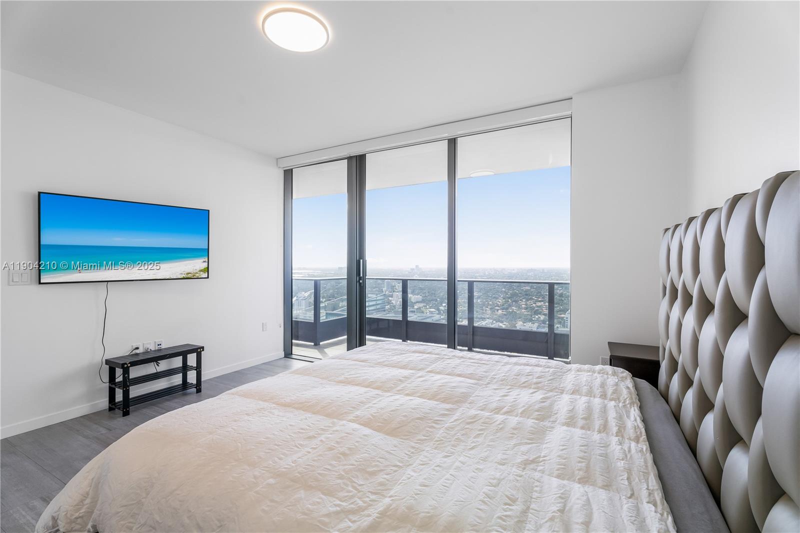1000 Brickell Plz #4806, Miami FL 33131