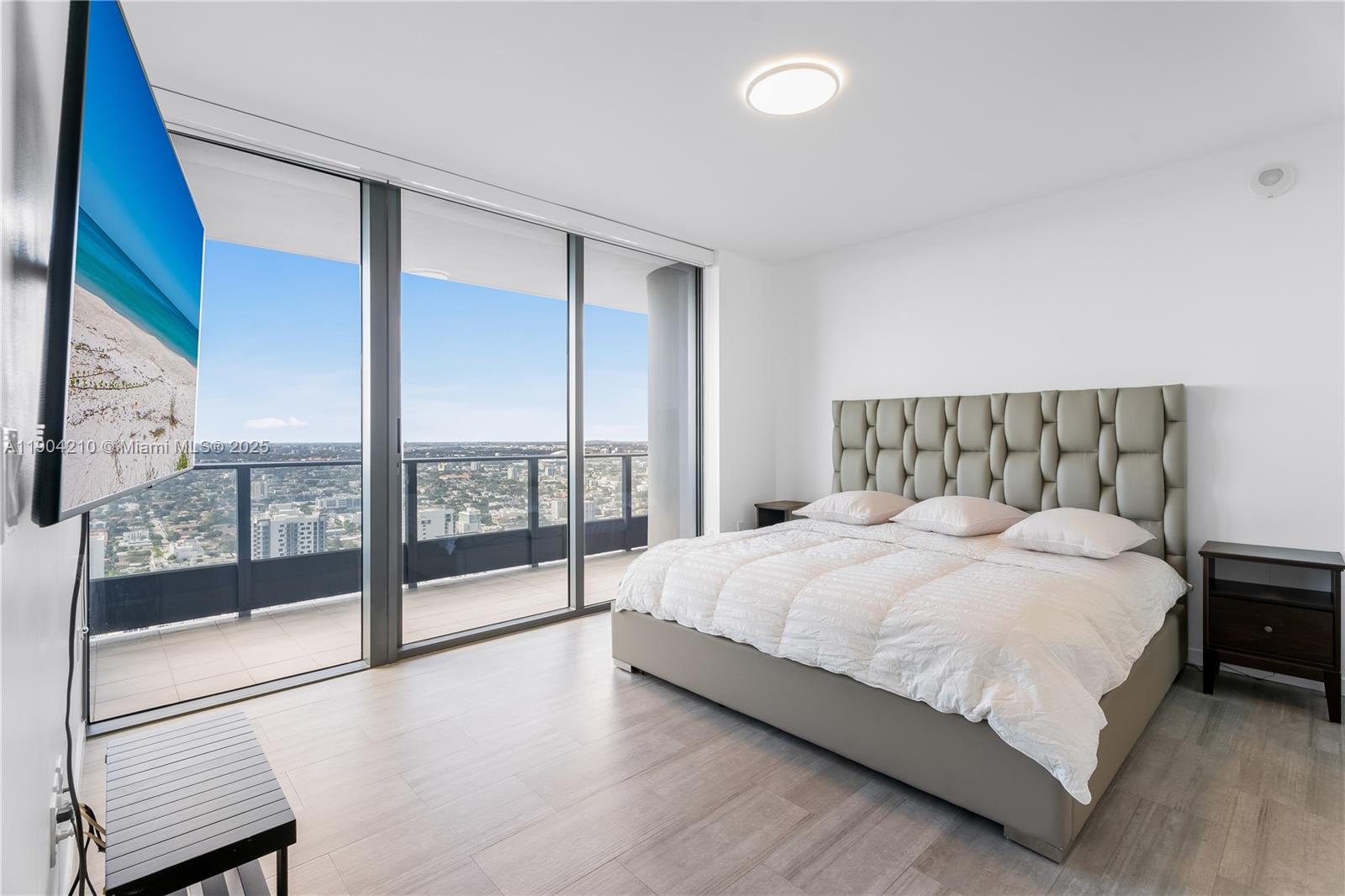 1000 Brickell Plz #4806, Miami FL 33131